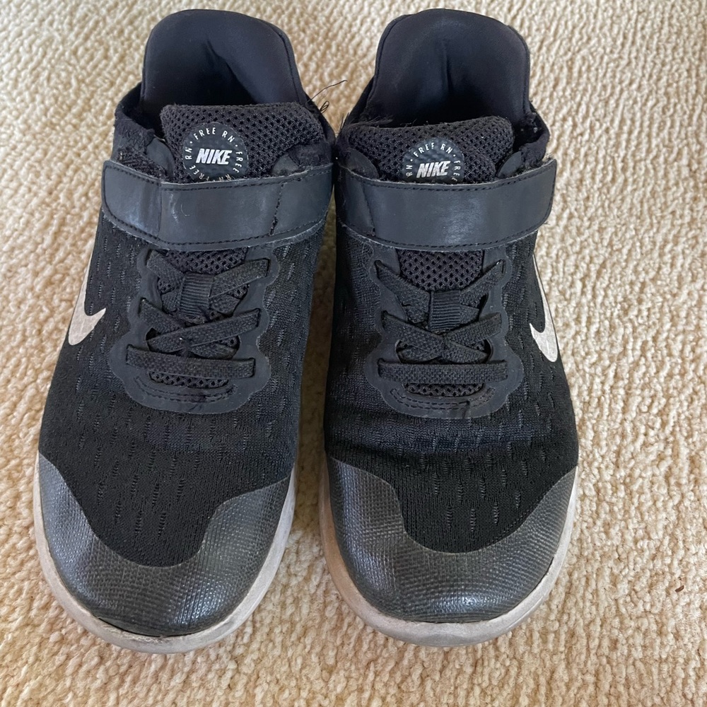 Nike free Rn size 3Y